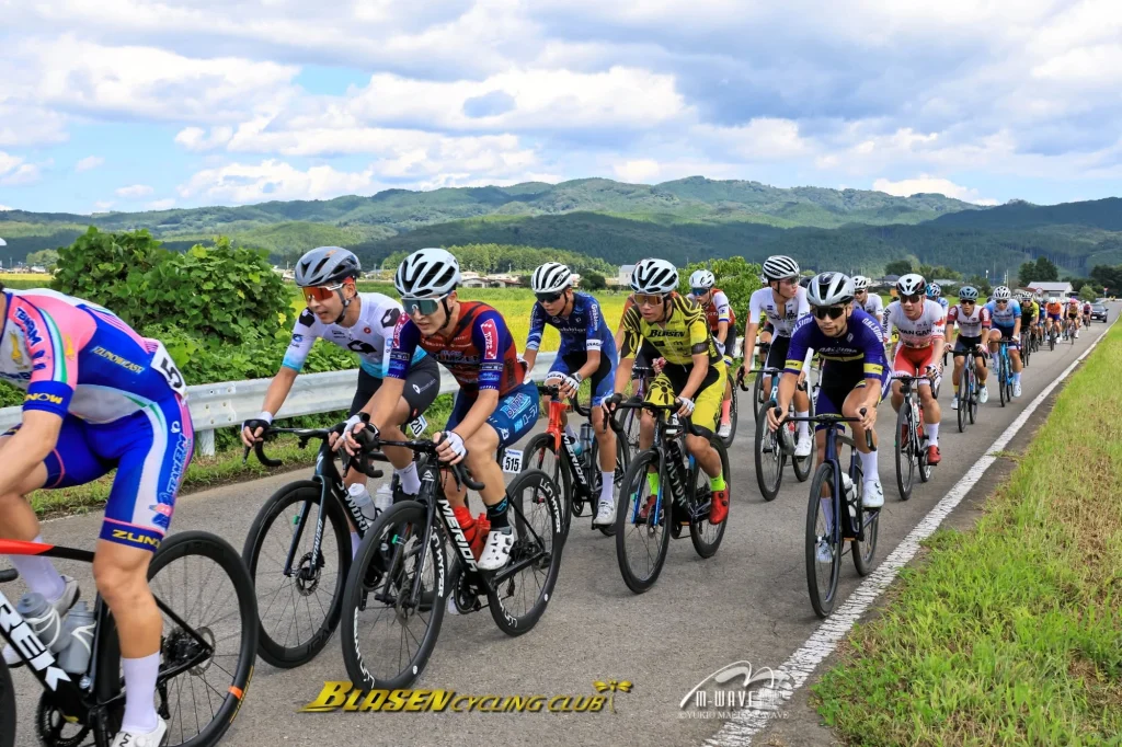 2026第1回大田原ロードレース　レースの様子2大田原の景色を背に